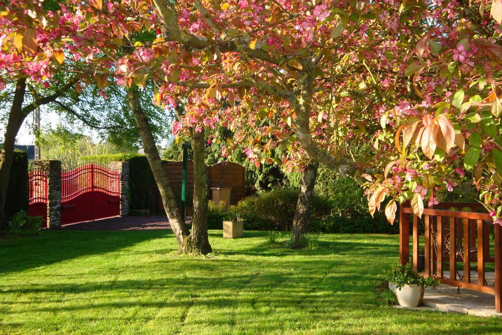 Au Jardin D'Eloise Acomodação com café da manhã Tremereuc Exterior foto