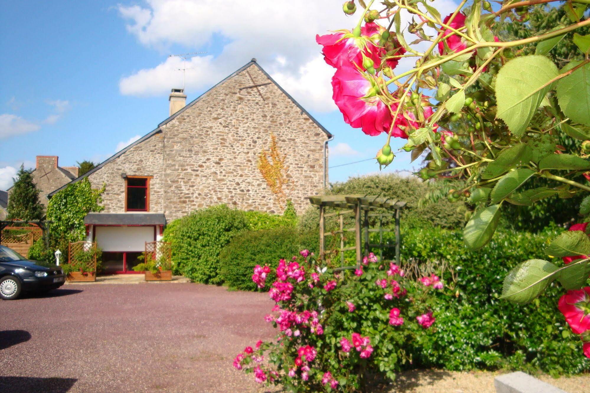Au Jardin D'Eloise Acomodação com café da manhã Tremereuc Exterior foto