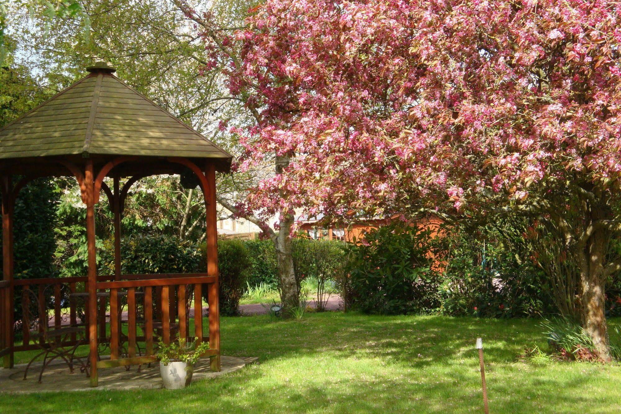 Au Jardin D'Eloise Acomodação com café da manhã Tremereuc Exterior foto